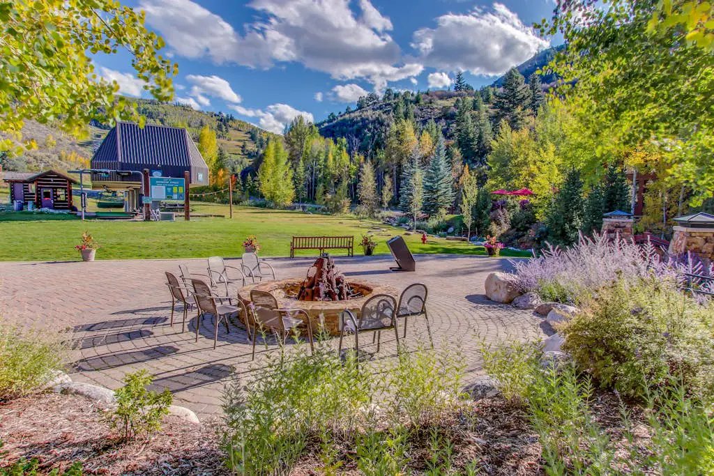 Spruce Tree Lodge #202