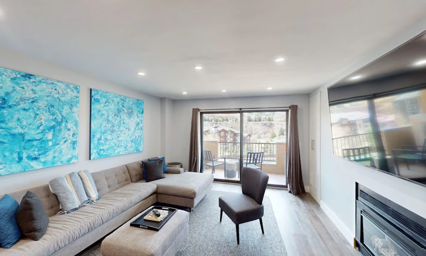 Modern condo with views, 3-minute walk to gondola access & cozy fireplace
