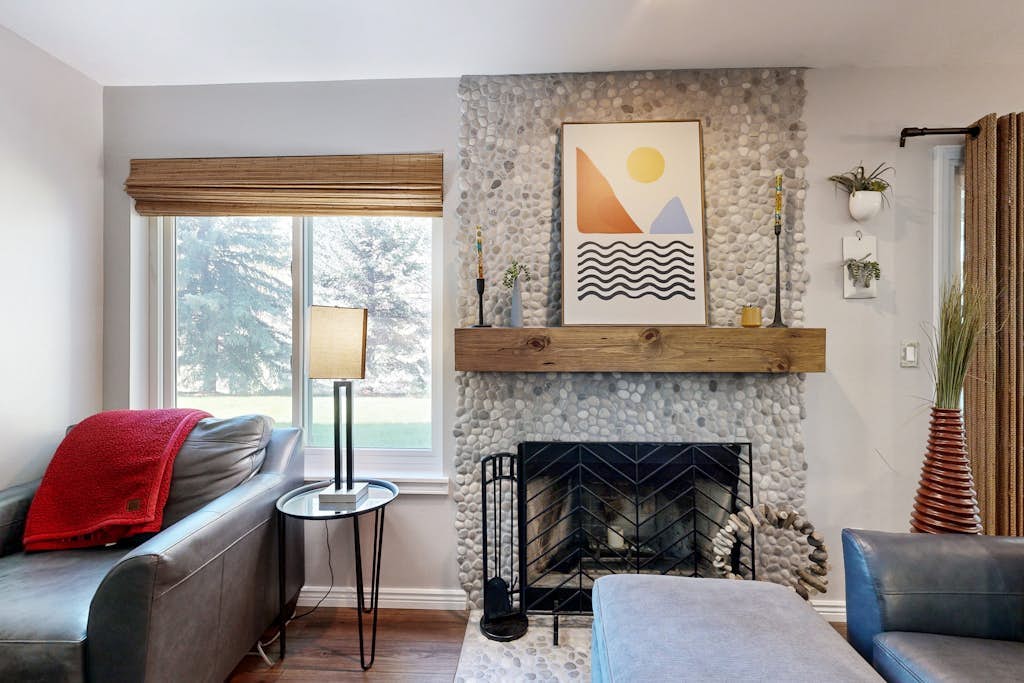 Mountain-view condo with outdoor pool, fireplace, patio, pool table & W/D