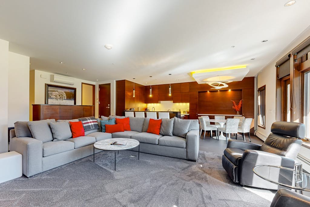 Lion Square Lodge East 101