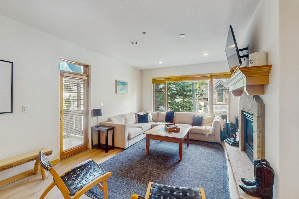 Second-floor condo in Arrowhead Village with pool & hot tub - steps to ski lift
