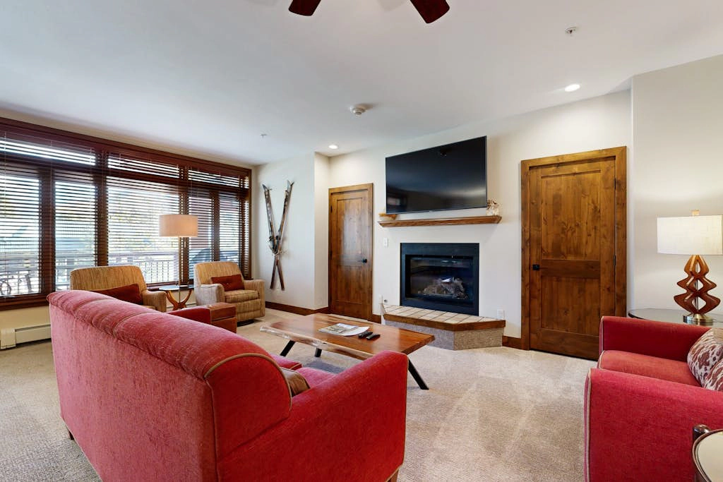 Lion Square Lodge East 205