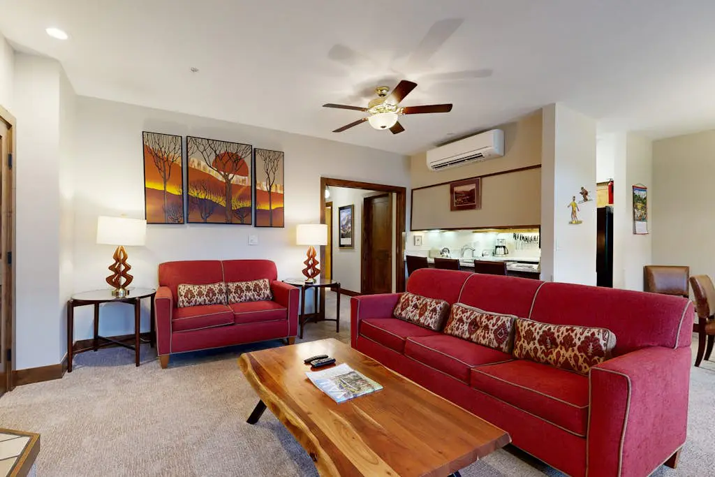 Lion Square Lodge East 205