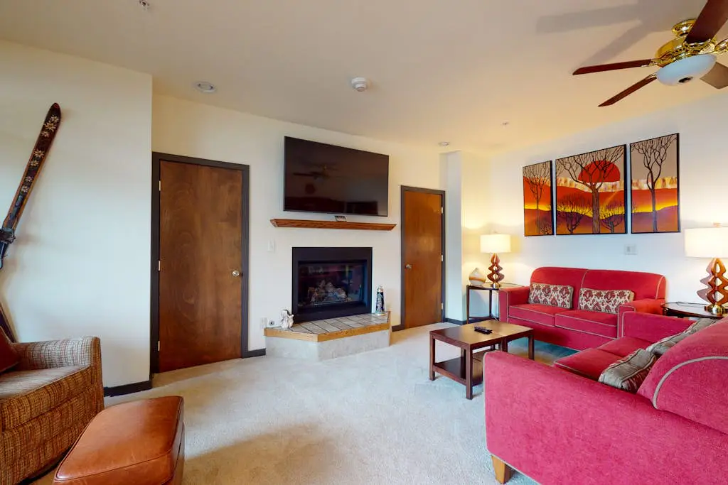Lion Square Lodge East 205