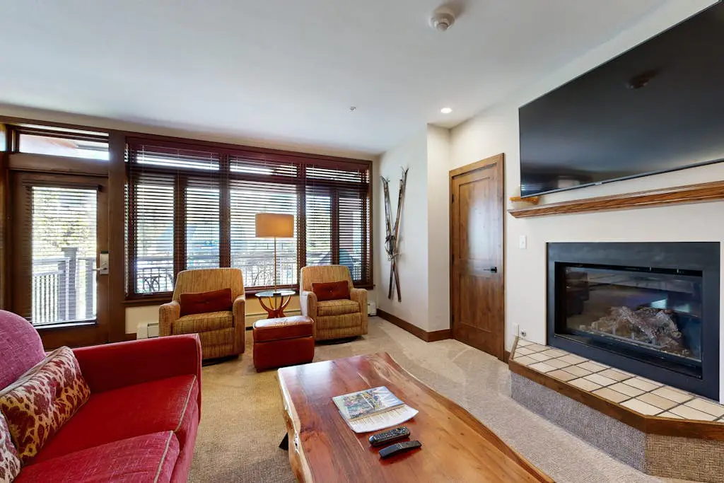 Lion Square Lodge East 205