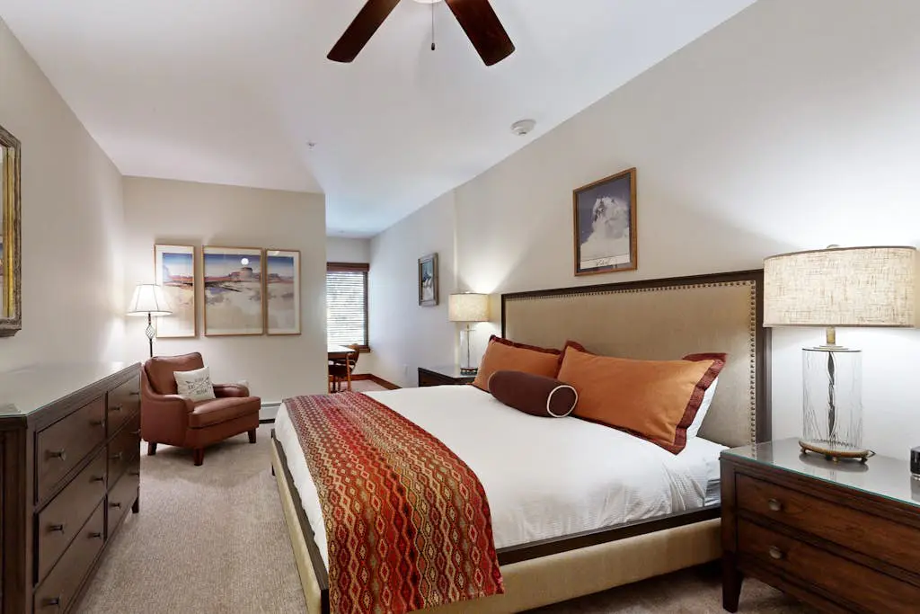 Lion Square Lodge East 205