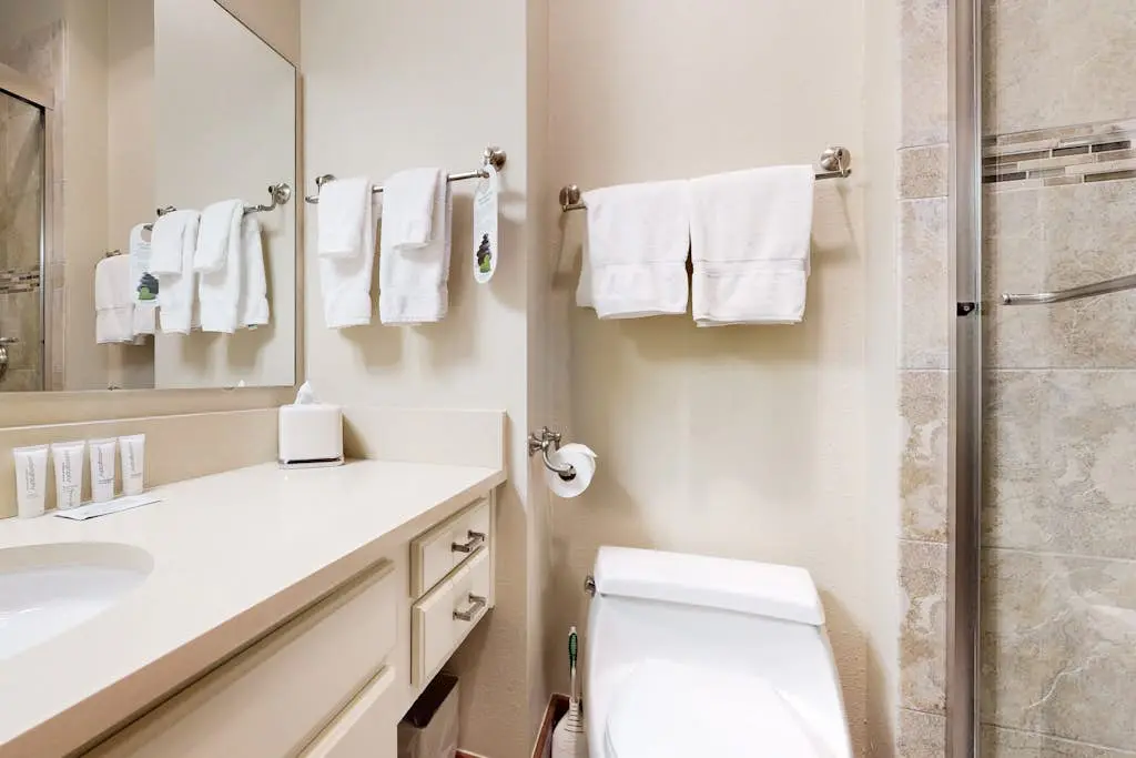 Lion Square Lodge East 205