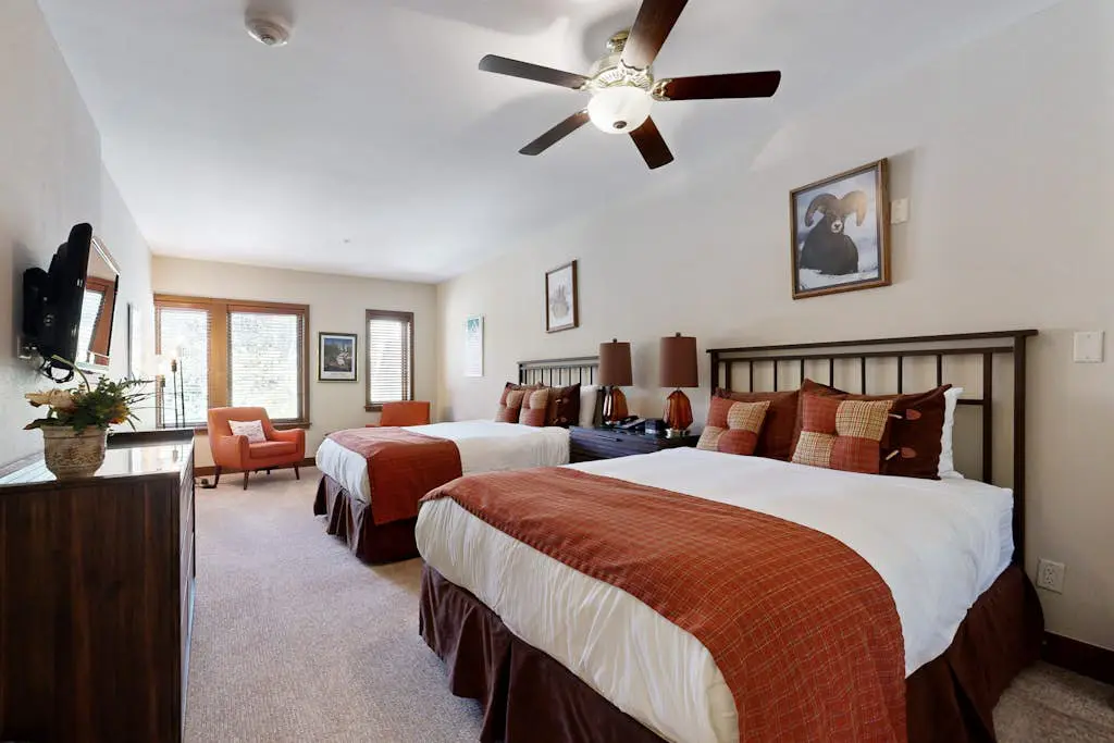 Lion Square Lodge East 205
