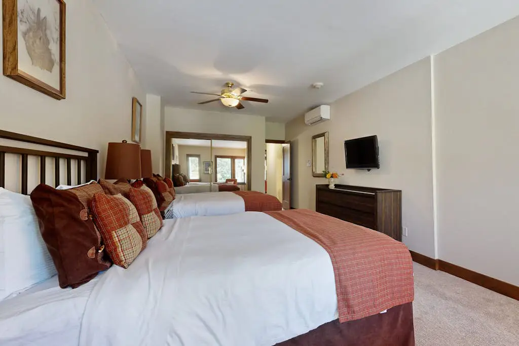 Lion Square Lodge East 205