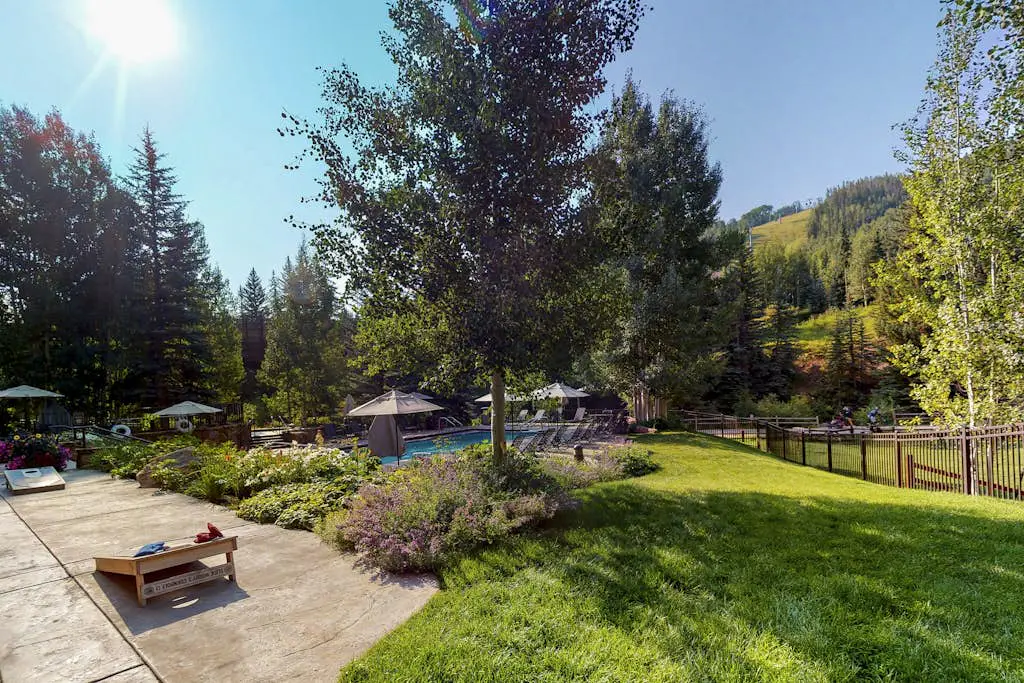 Lion Square Lodge East 205