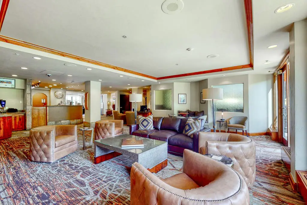 Lion Square Lodge East 205