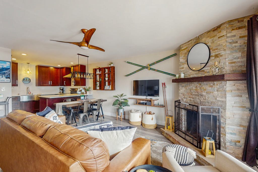 Mountain getaway with fireplace, fast WiFi, & high-country views