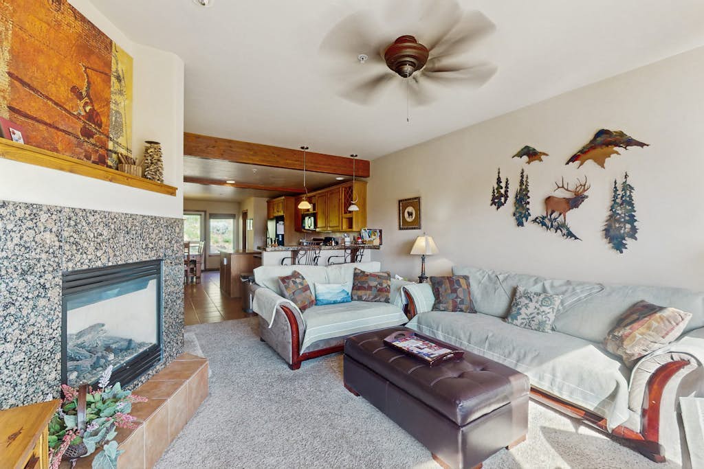 Welcoming condo with private hot tub, gas grill, and easy access to bus to slope