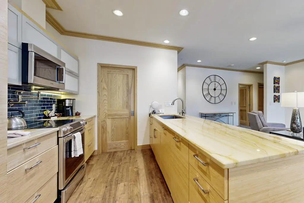Lion Square Lodge East 211