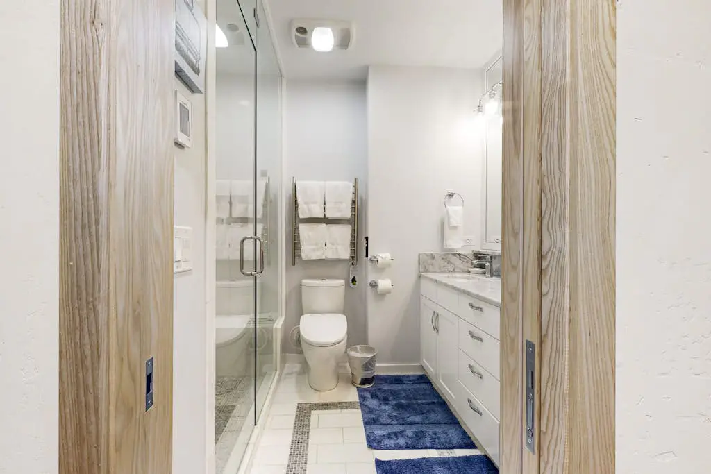 Lion Square Lodge East 211
