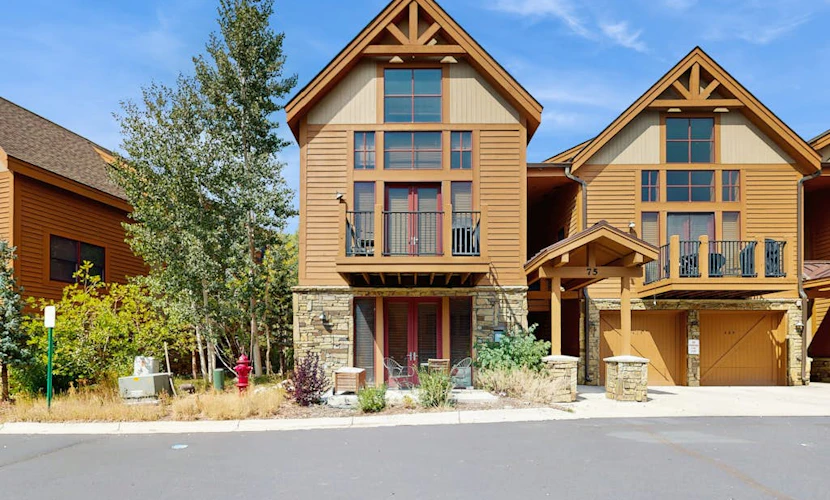 Antlers Gulch Townhouse Next to National Forest & Golf w/shared Hot Tub, WiFi
