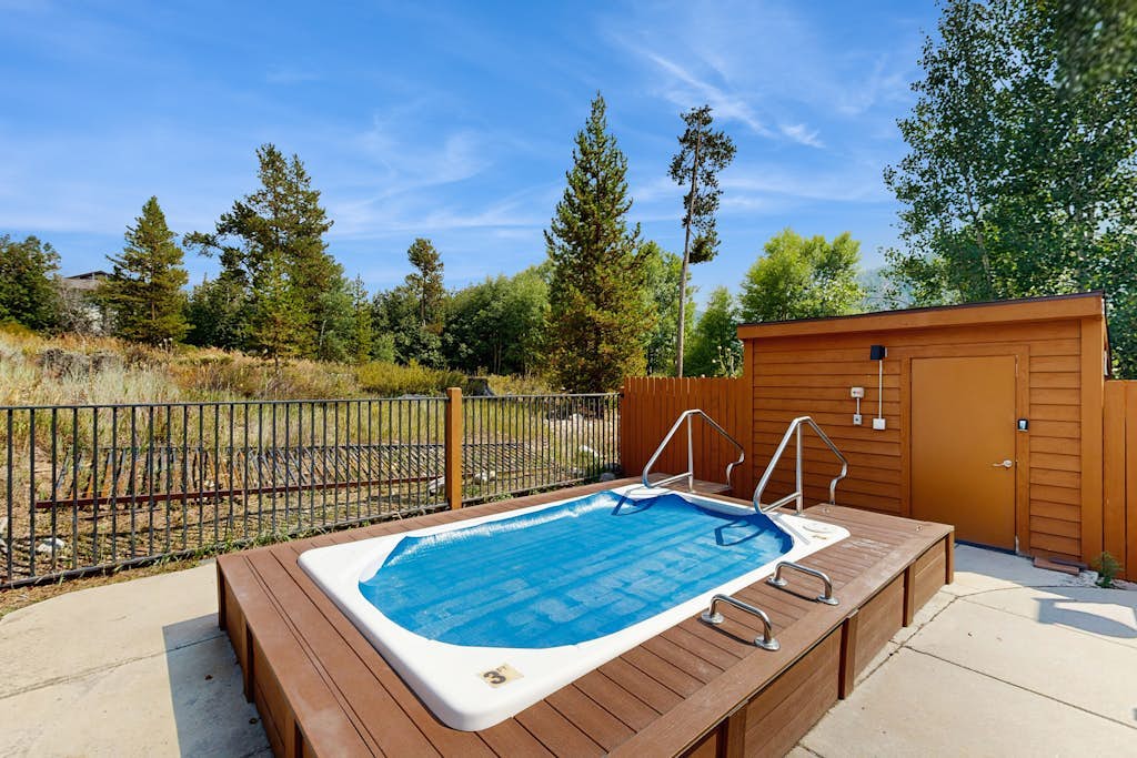Antlers Gulch Townhouse Next to National Forest & Golf w/shared Hot Tub, WiFi