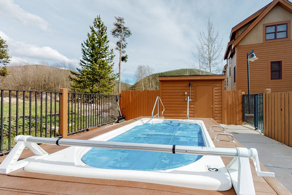 Antlers Gulch Townhouse Next to National Forest & Golf w/shared Hot Tub, WiFi