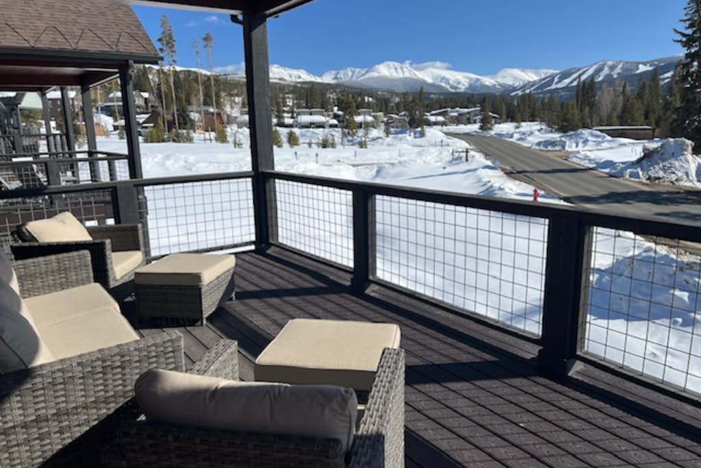 Inviting Condo with Mountain Views, Fireplace & Space for the Entire Family