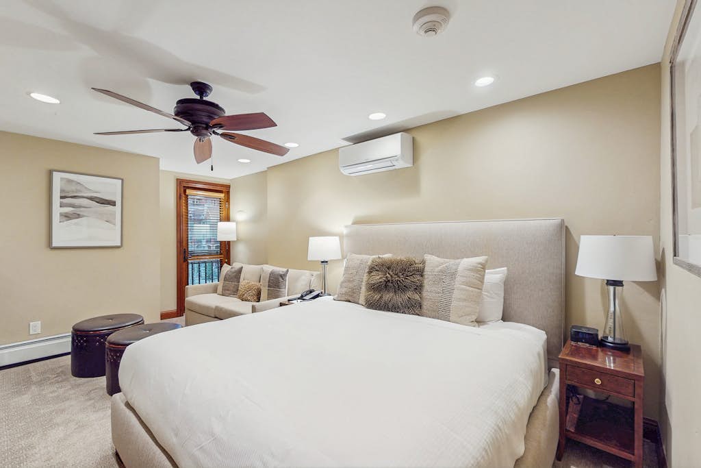 Lion Square Lodge East 314