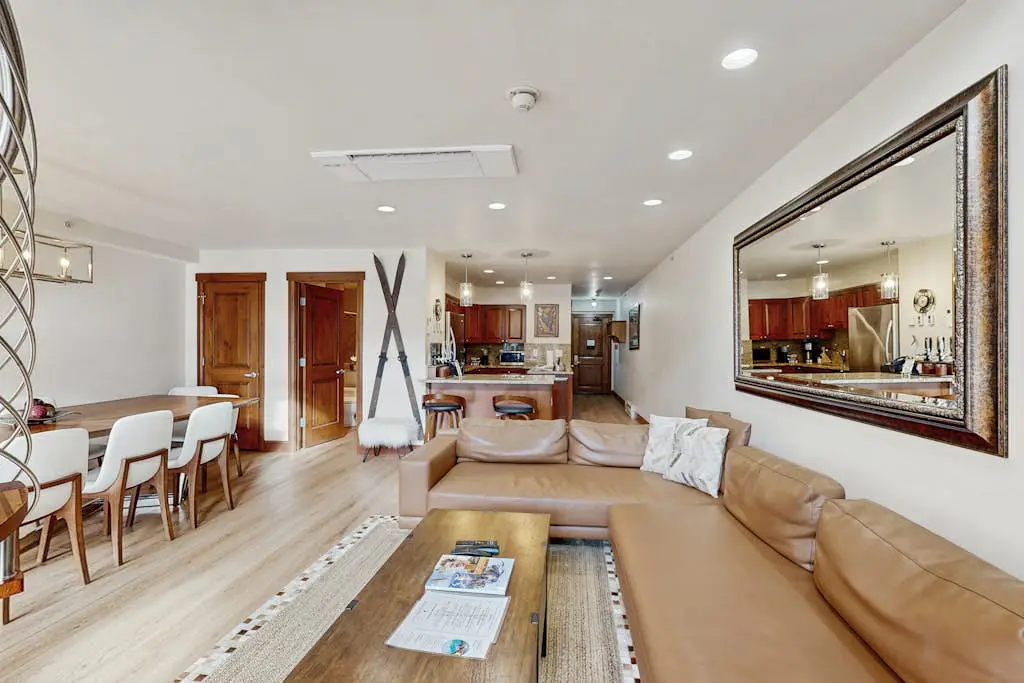 Lion Square Lodge North 382