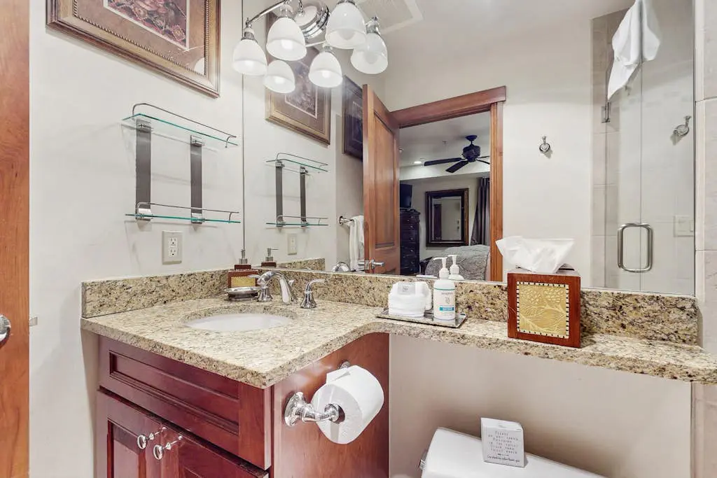 Lion Square Lodge North 382