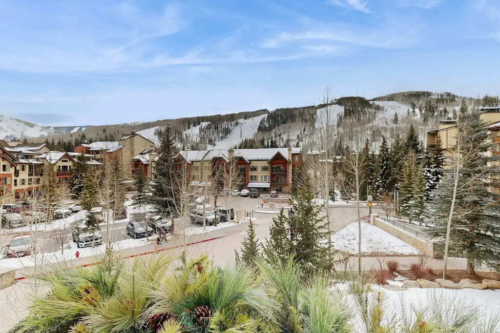 Lion Square Lodge North 382
