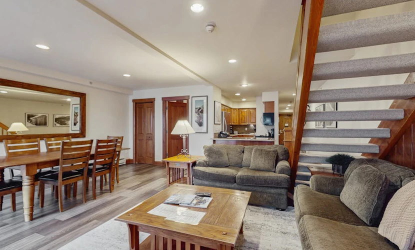 Family Home in Ski-In/Ski-Out Building w/Free WiFi & shared pool, hot tubs, W/D