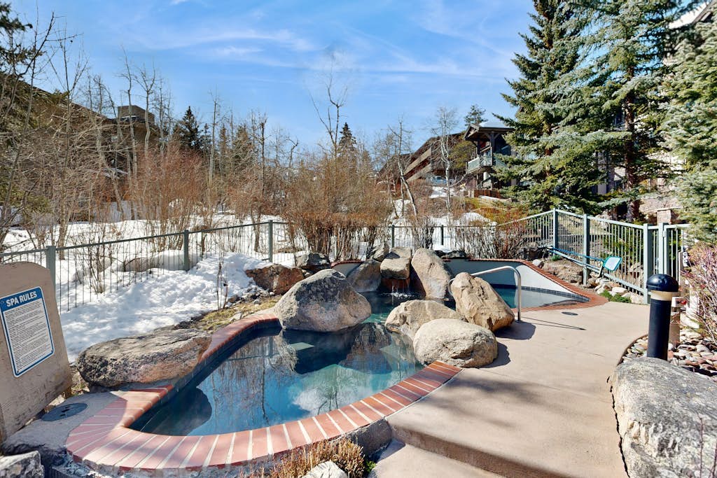 Ski-in/ski-out mountain condo with hot tub, pool access, & washer/dryer