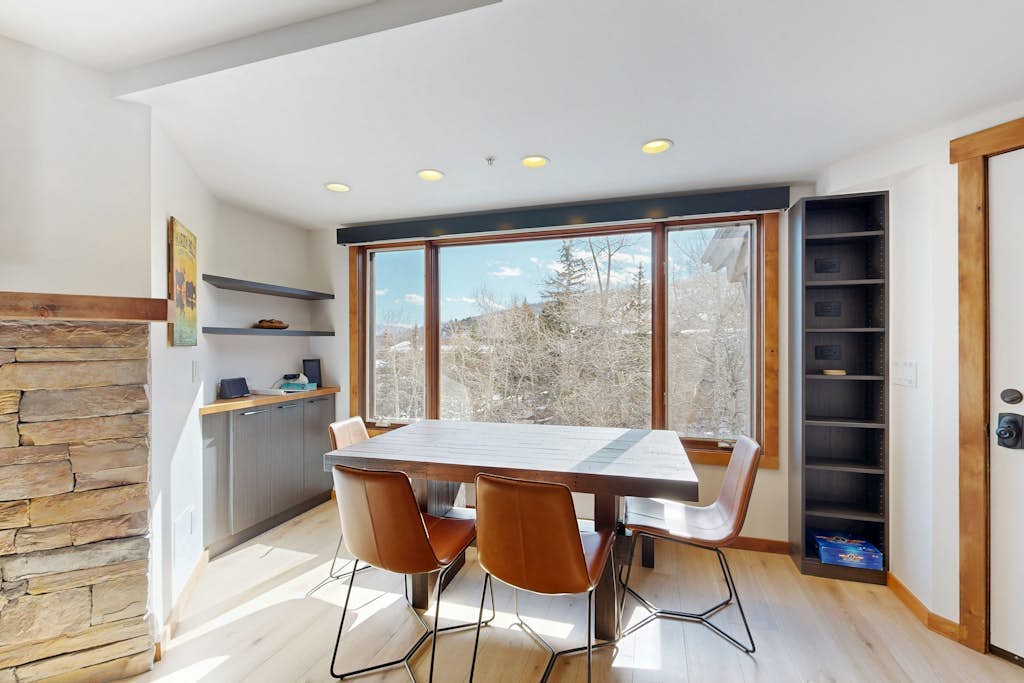 Ski-in/ski-out mountain condo with hot tub, pool access, & washer/dryer