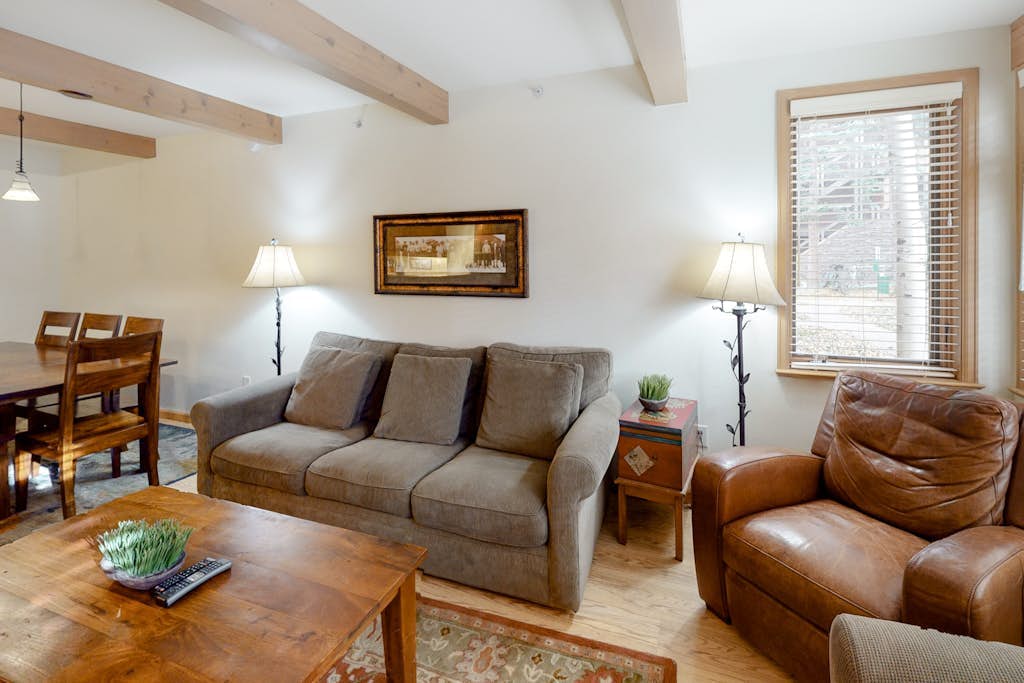 Aspenwood Gem w/Shared Pool, Hot Tubs, & Sauna + Free WiFi, Private W/D