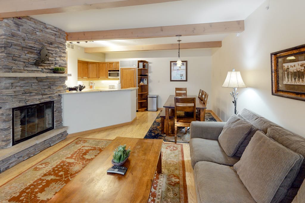 Aspenwood Gem w/Shared Pool, Hot Tubs, & Sauna + Free WiFi, Private W/D