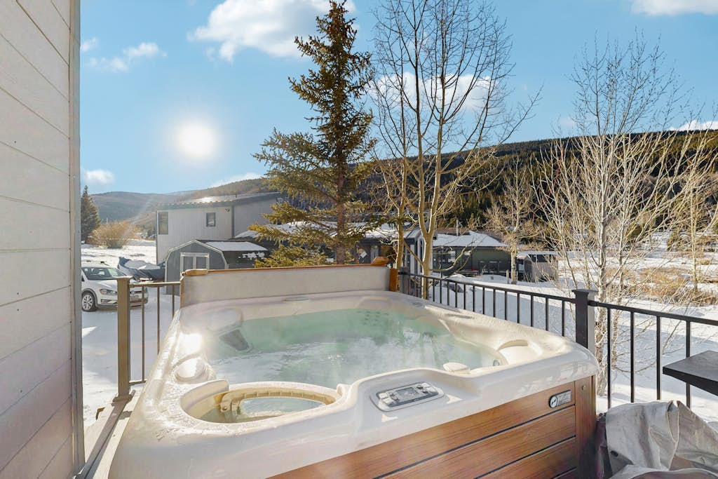 Lovely home with mountain-view deck, hot tub,  fireplace- skiing & hiking nearby