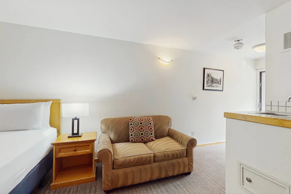 Main Street gem - pool & hot tub - walk to lifts, dog-friendly, balcony