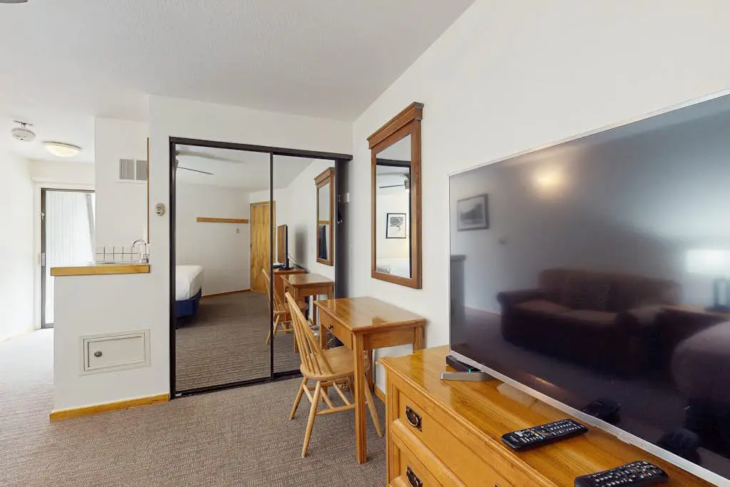 Aspen Mountain Lodge 201
