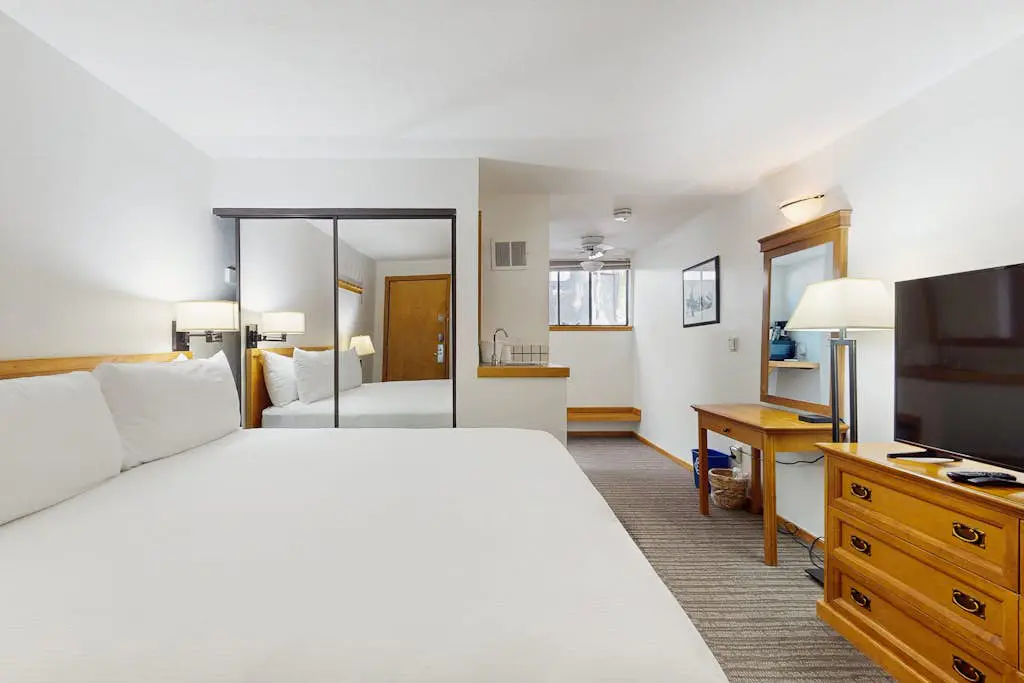 Aspen Mountain Lodge 100