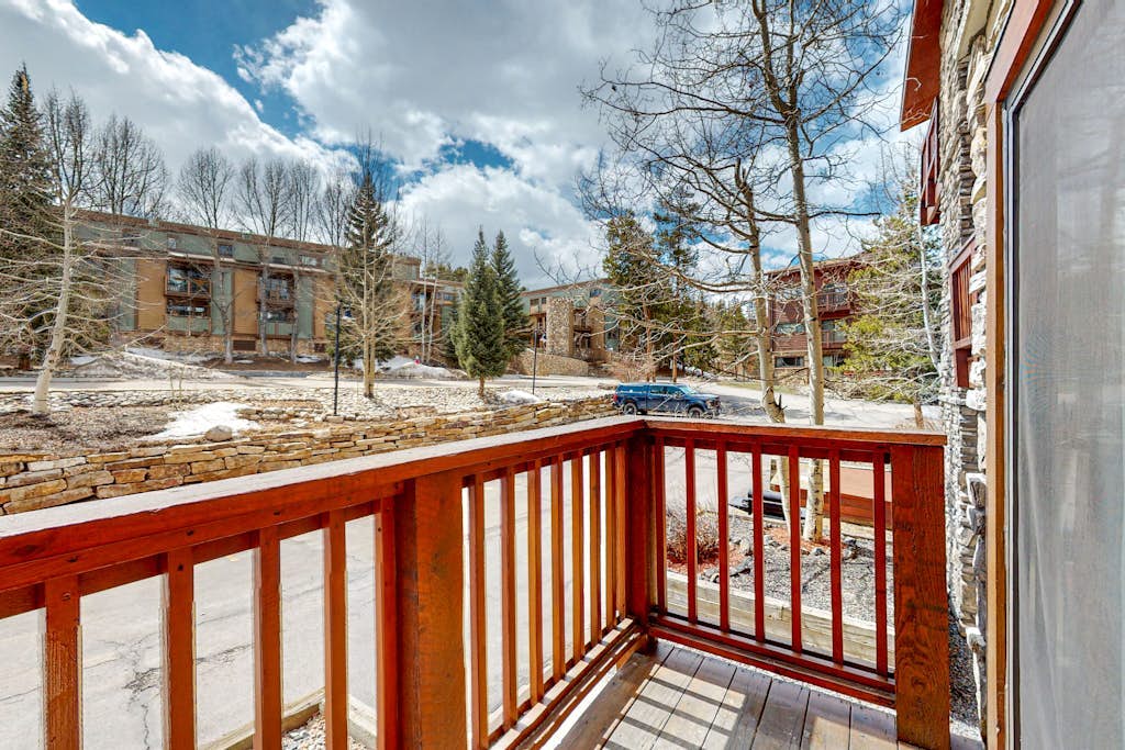 Stunning 1st-floor ski-in condo with hot tubs, fireplace, & gym