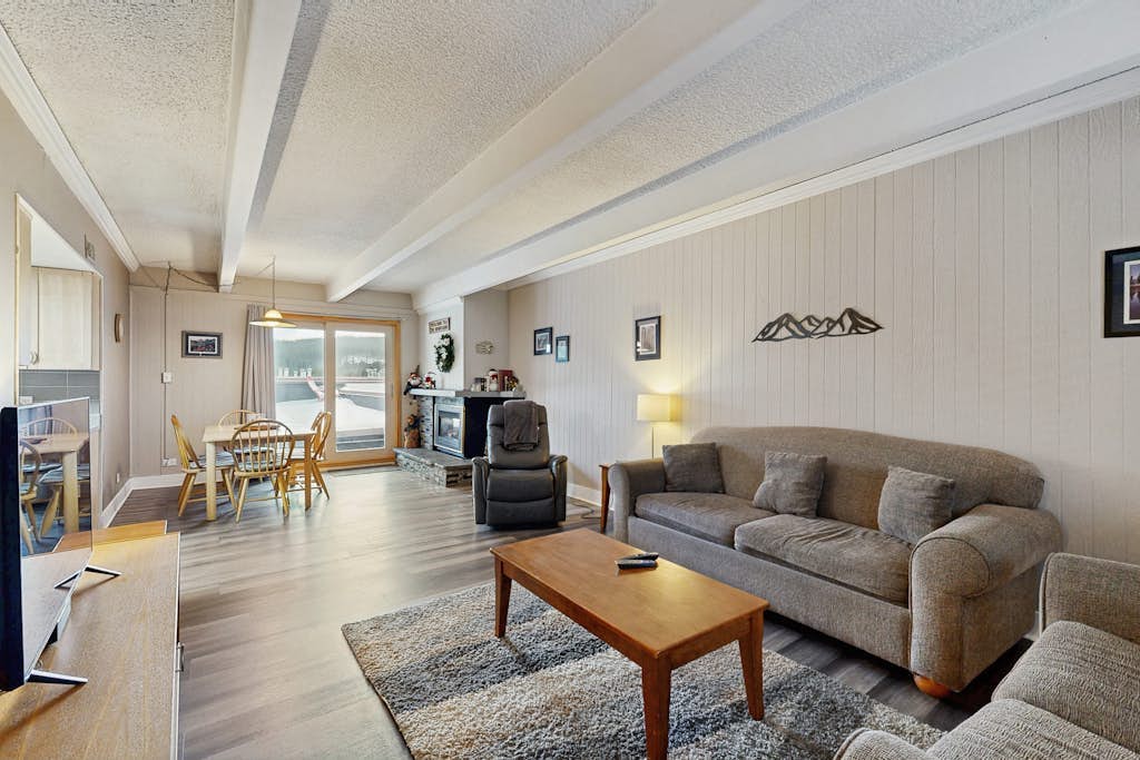 Shuttle to lifts from condo w/ panoramic views