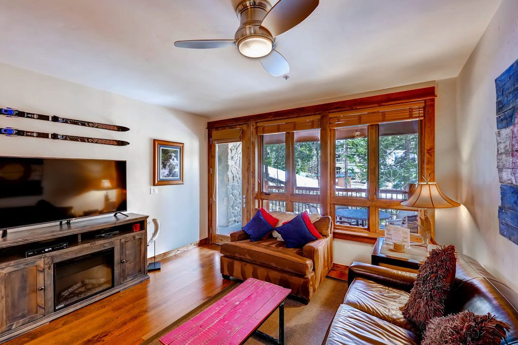 Mountain villa featuring shared hot tub, pool, & game room - central location