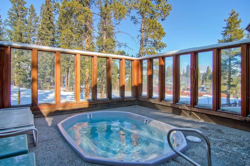 Ski-in/out condo with pool, hot tub & gas fireplace - walk to Snowflake Lift