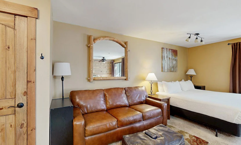 Ski condo w/outdoor pool & hot tub, sauna, WiFi - next to Main St.