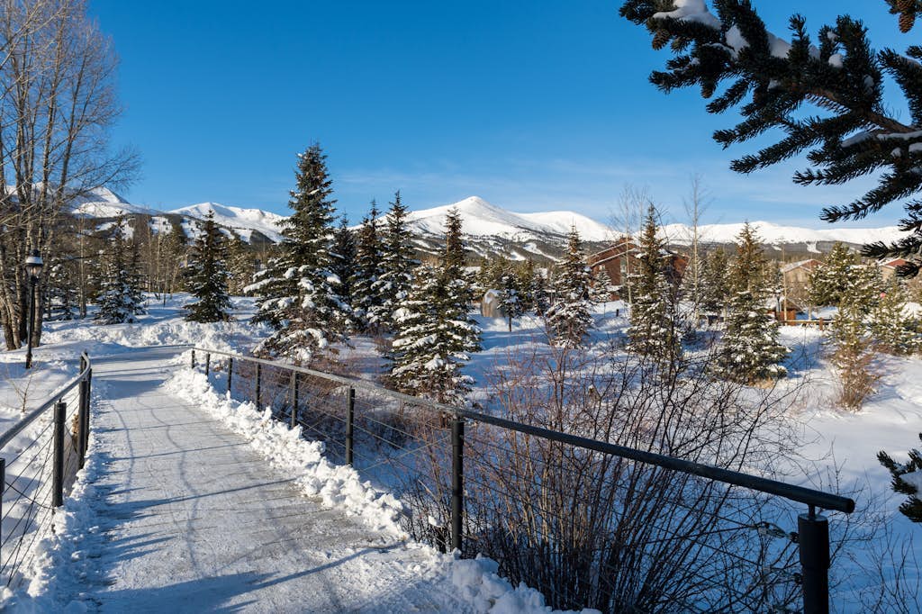 Luxury condo near Peak 9 base with outdoor pool, hot tubs & gym