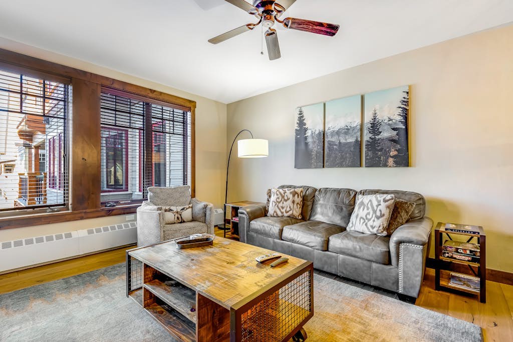 Walk-to-lift condo with beautiful view, outdoor pool, hot tubs & fitness center