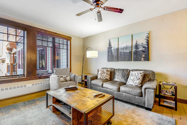 Walk-to-lift condo with beautiful view, outdoor pool, hot tubs & fitness center