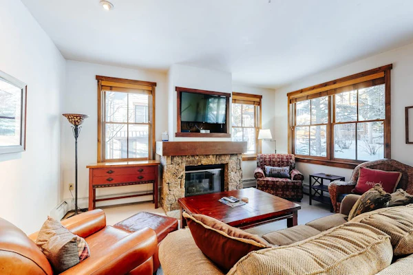 Luxe condo near the Peak 9 lifts & downtown with pool, hot tubs & gym