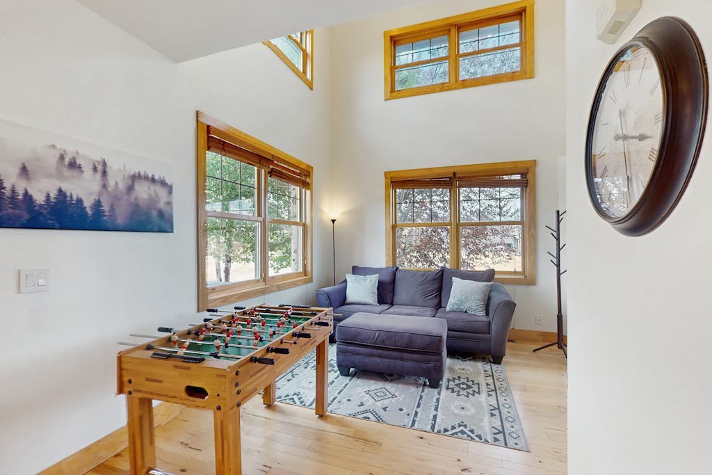 Stunning house w/ mountain views, free WiFi, outdoor activities
