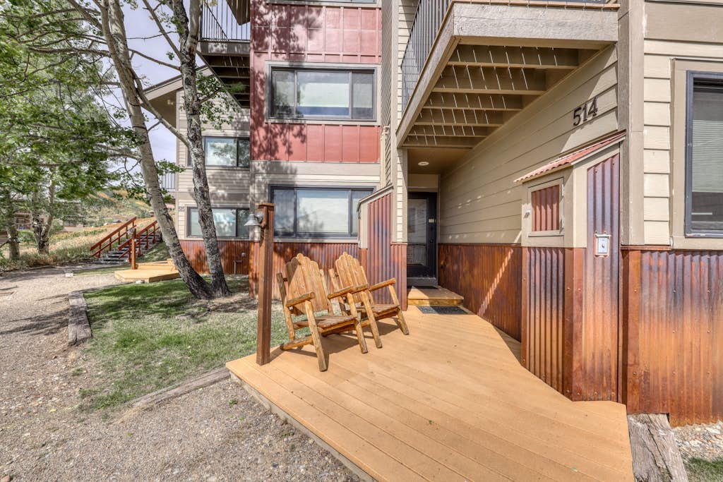 Family friendly, Mountain-View Condo w/Full Kitchen – Walk to Lifts