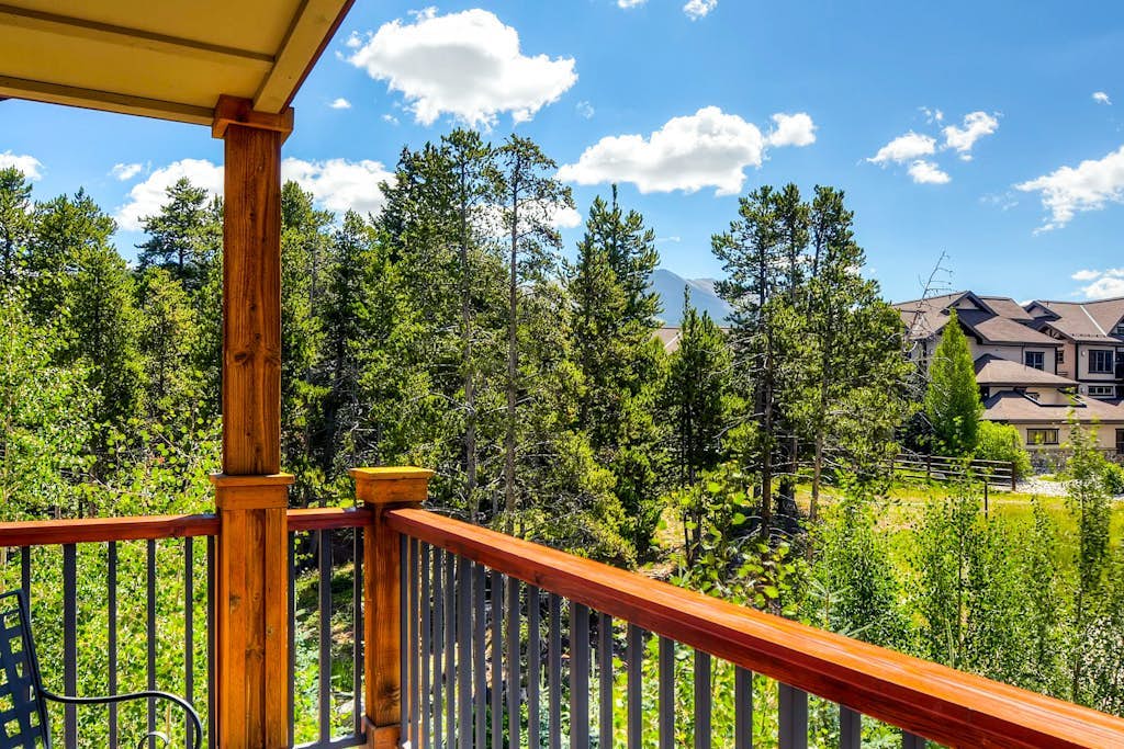 Walk-to-lift condo steps from downtown with hot tubs, pool & gym