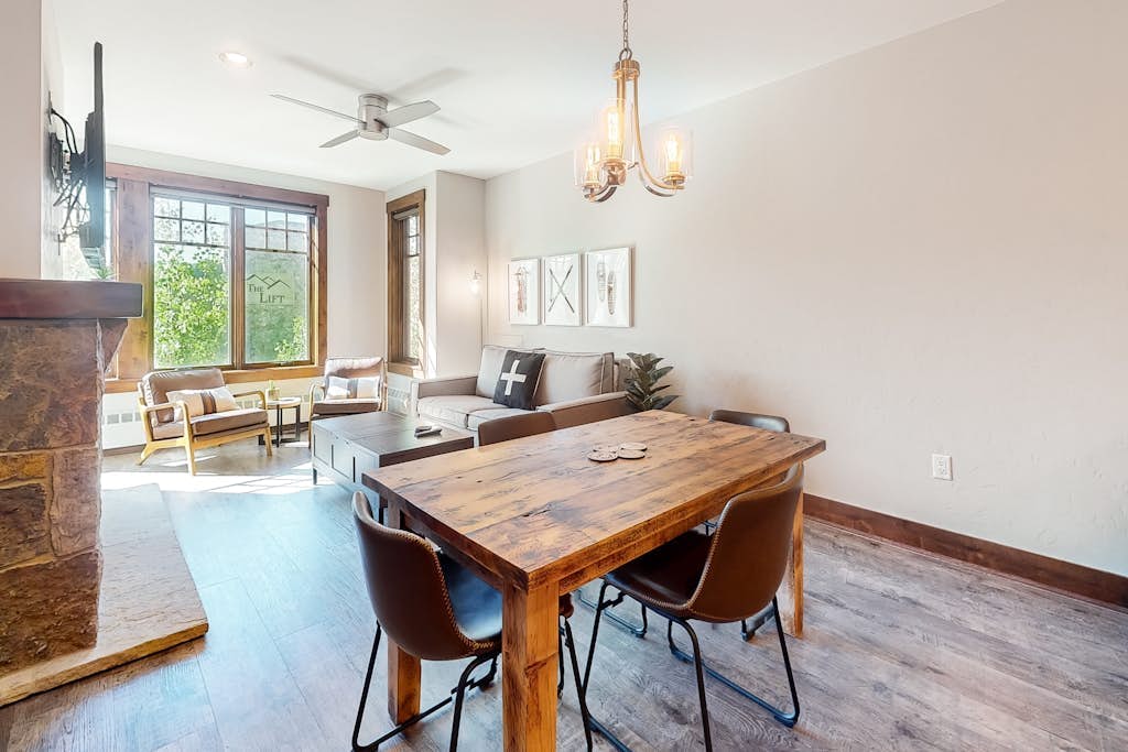 Walk-to-lift condo steps from downtown with hot tubs, pool & gym