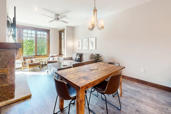 Walk-to-lift condo steps from downtown with hot tubs, pool & gym